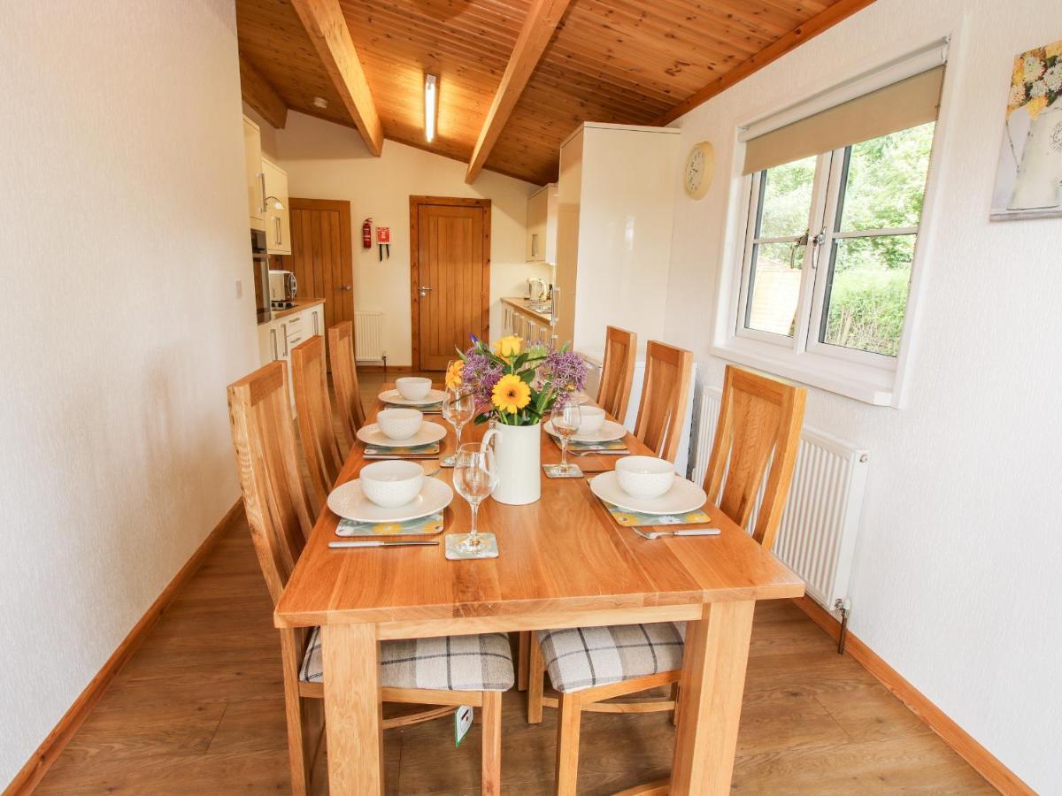 The Log Cabin Tenbury Wells Extérieur photo
